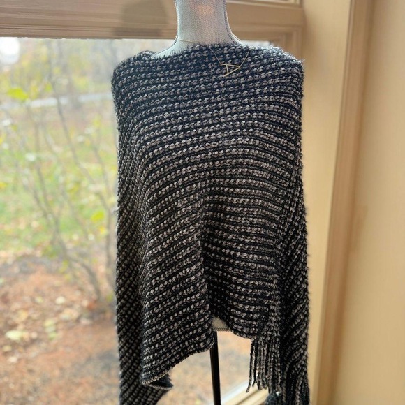 Other Knitted yarn poncho boxy blanket pullover shawl with fringe in Black - Picture 2 of 7